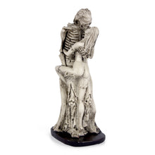 Cargar imagen en el visor de la galería, UJOY Ghost and Beauty Embrace Resin Statue - Gothic Romantic Home Decor, Unique Halloween Figurine, Emotional Art Sculpture for Shelf, Tabletop, or Collectors